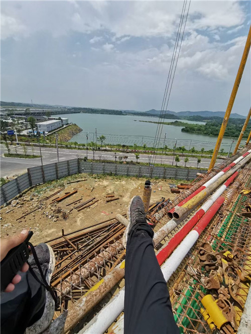 文水县作业中发生设备损坏或人员意外，责任怎么划分？